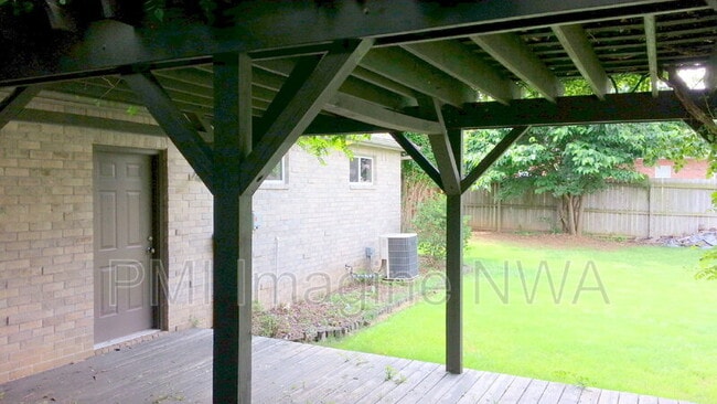 Building Photo - 4747 Mayflower Ct