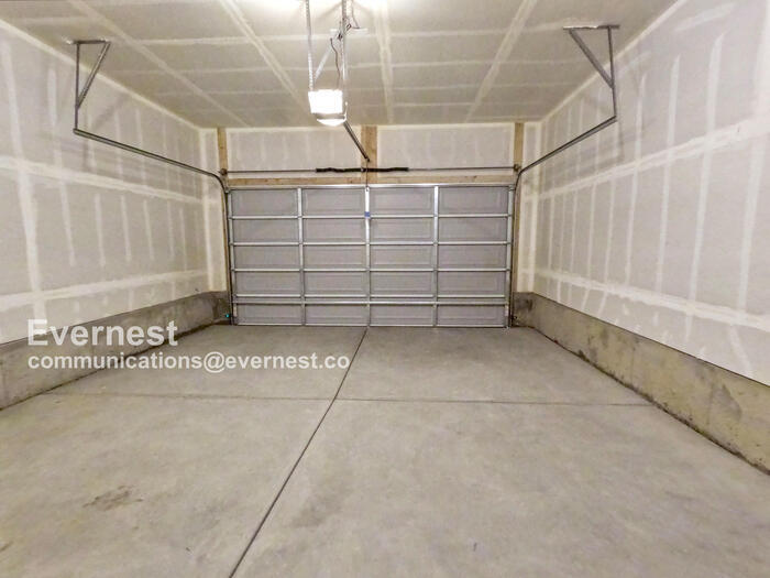 Building Photo - 2814 Barnstormer St