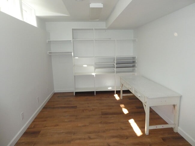 Building Photo - 3 Bedroom 2 Bath Home- Old South West