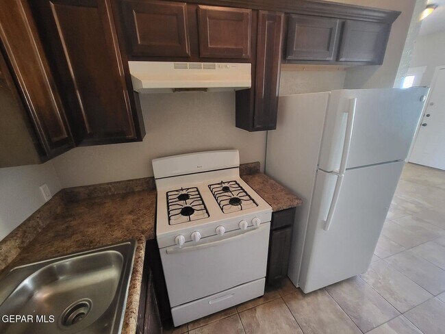 Building Photo - 1100 Cedar St