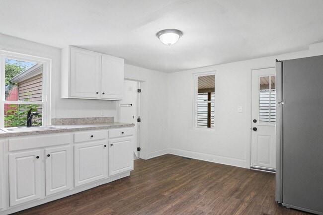 Building Photo - Coming Soon! Bright and Cozy 2 Bedroom, 1 ...