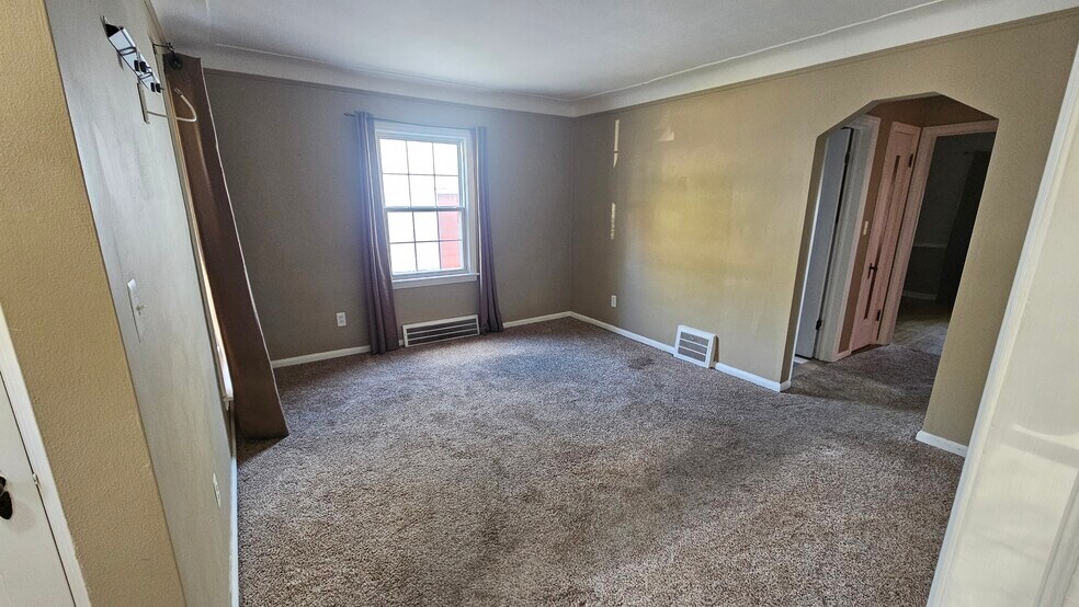 Living Room - 2259 Cambridge Rd
