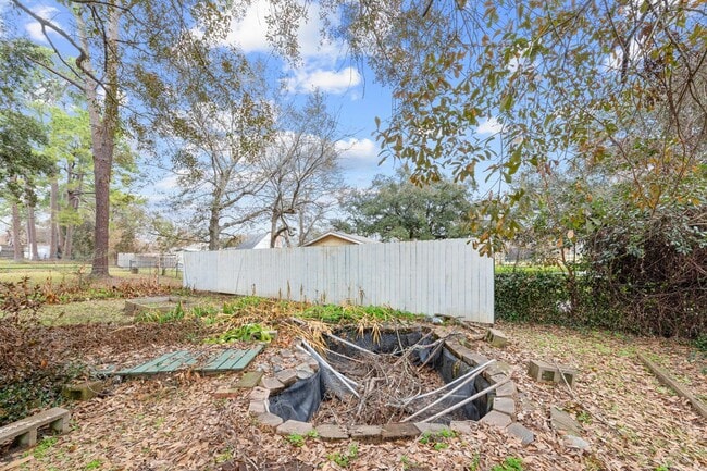 Building Photo - COMING APRIL 1ST!  NEWLY REMODELED HOME!