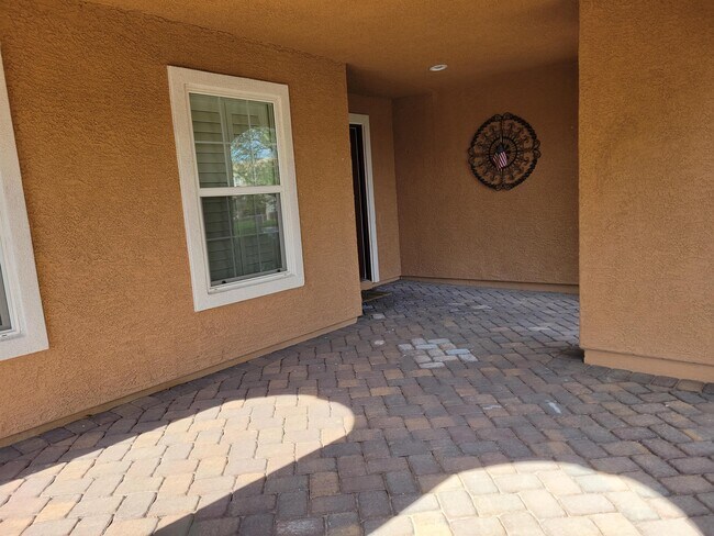 Building Photo - 3001 Camino Sereno Ave