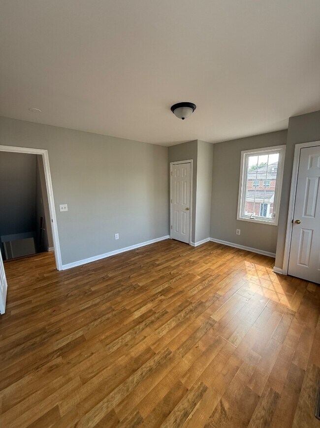Building Photo - 843 Lanvale St