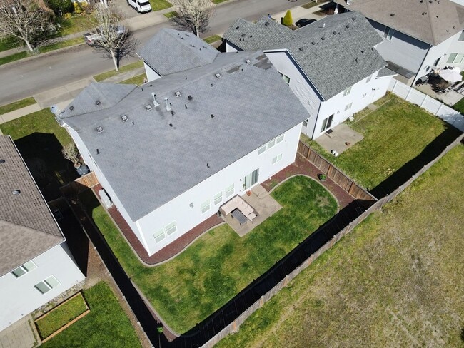 Building Photo - 1175 Swan Loop