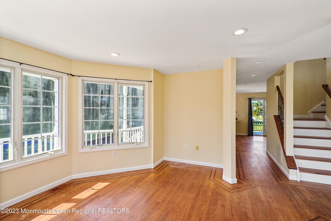 Building Photo - 111 Main St