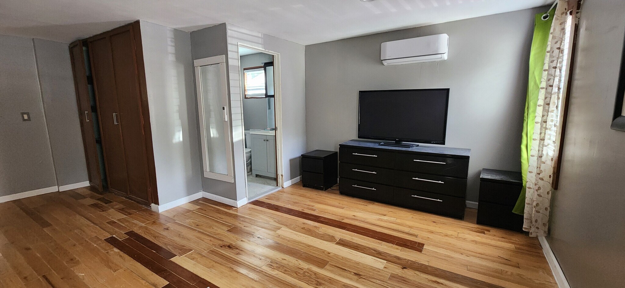 Building Photo - Room in House on White Oak Trail