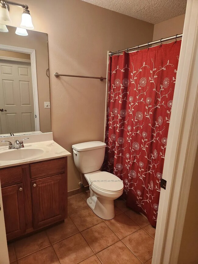Building Photo - Belle Haven 2-Bedroom Condo with Pond View...