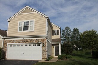 Building Photo - Beautiful 3 Bed/2.5 Bath Townhome Located in Carpentersville!
