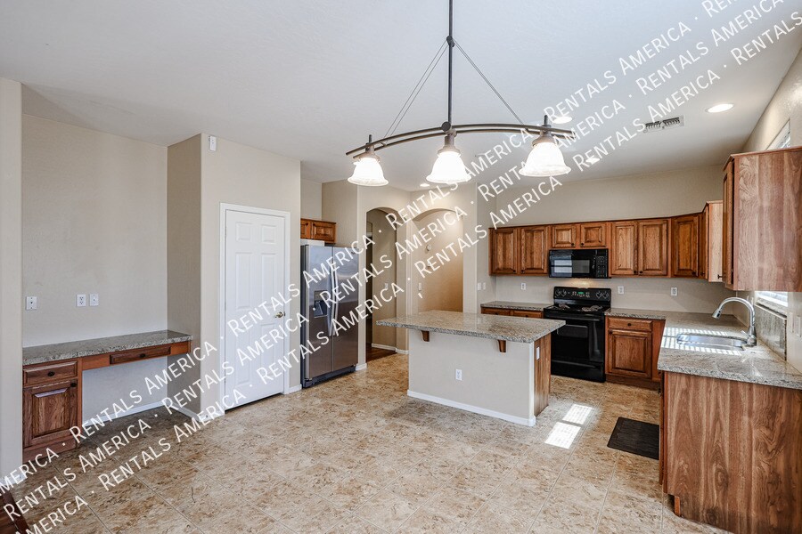 Building Photo - 6974 S Scott Dr