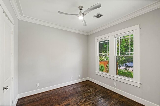 Building Photo - 542 W 26th St