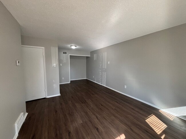 Building Photo - 3803 Kalamath Cove