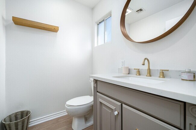 Building Photo - 53680 Avenida Montezuma