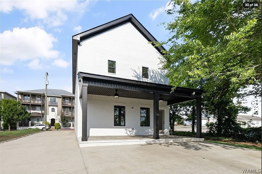 Building Photo - 934 21st Ave E