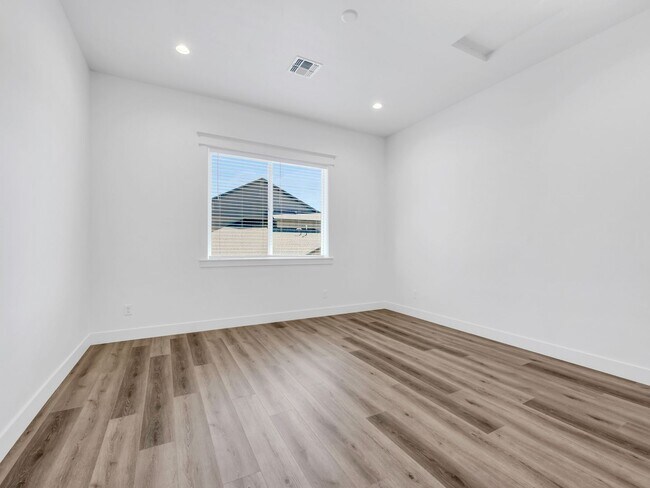 Building Photo - Gorgeous Flagstaff Property