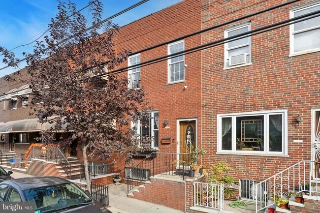Building Photo - 2423 S 10th St