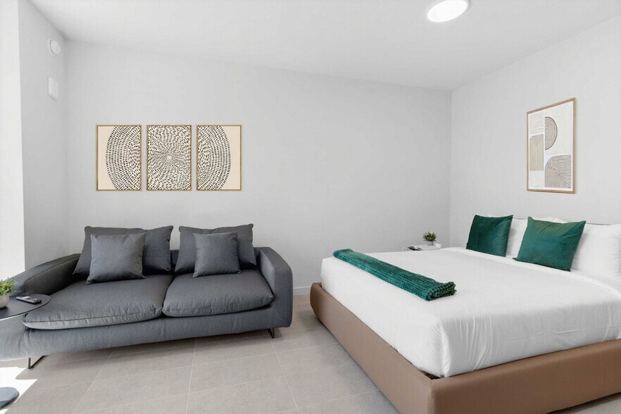 Building Photo - 501 NE 1st Ave