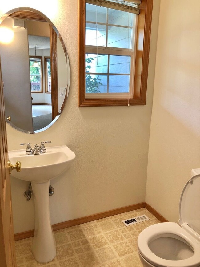 Building Photo - Spacious 4-Bedroom House in North Newberg near park and schools