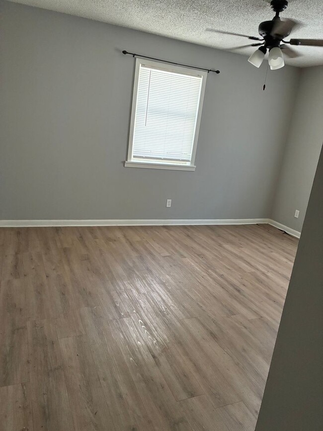 Building Photo - Spacious 4 Bedroom/3 Bath Family Home West End of Searcy