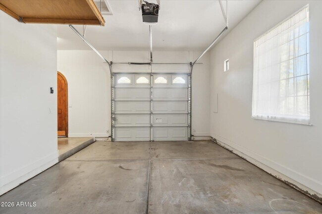 Building Photo - 8451 E High Point Dr