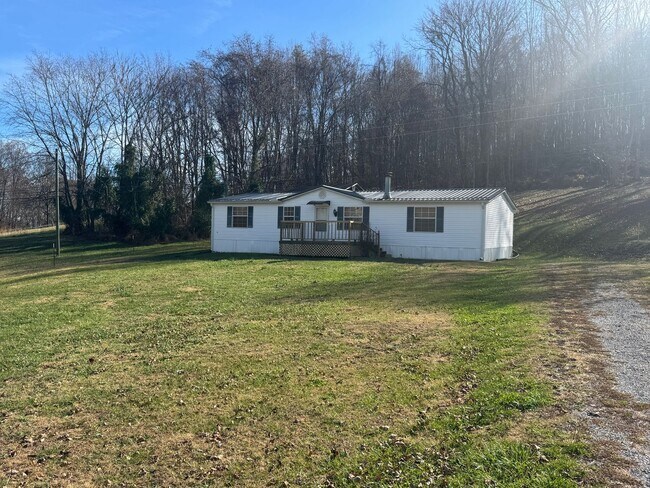 Building Photo - 3 Bedroom 2 Bathroom Mobile Home located in Rogersville, TN