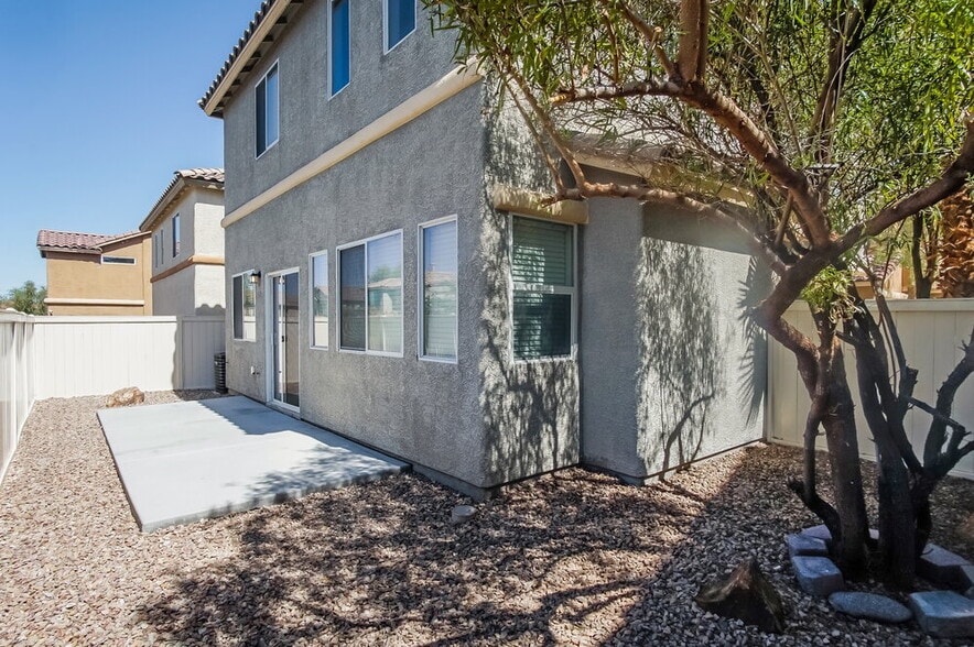 Building Photo - 1136 Lilac Charm Ave