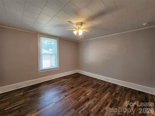 Building Photo - 127 Poplar St