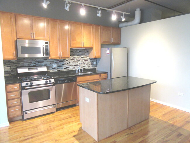 Building Photo - 6 S Laflin St