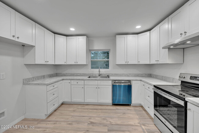 Building Photo - 7519 Birdies Rd