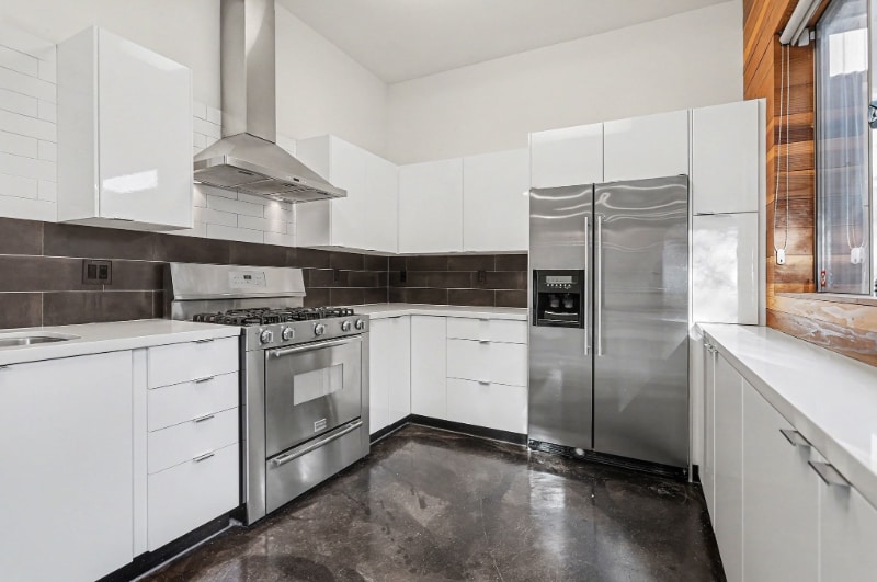 Building Photo - 3425 Louise St