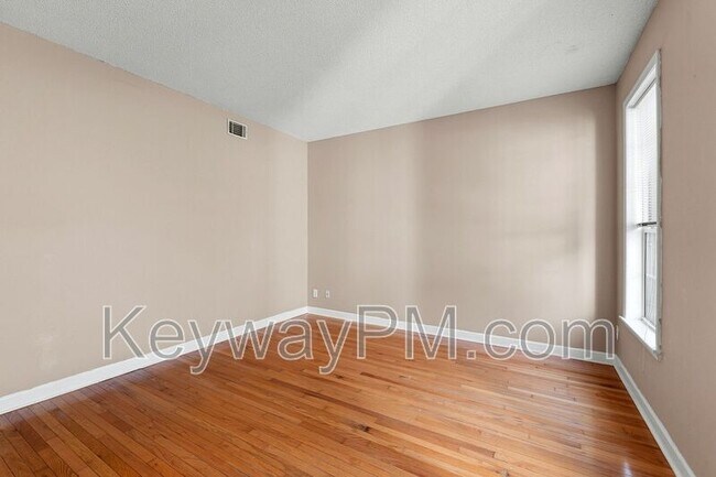 Building Photo - 1063 Waltons Pass