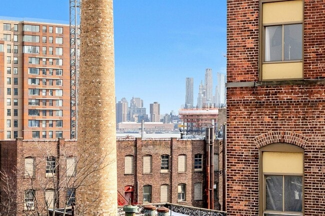 Building Photo - 82 Clinton St