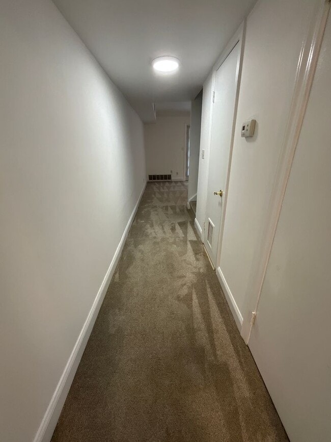 Building Photo - Beautiful 2 Bed 2.5 Bath Townhouse!