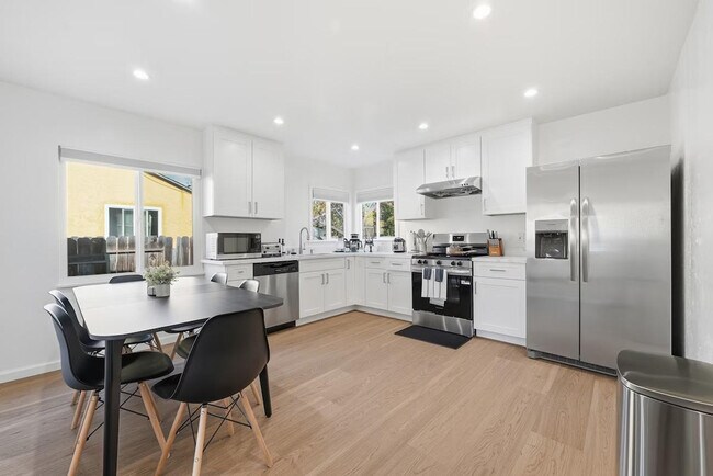 Building Photo - 422 Morse Ave