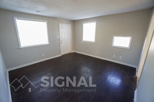 Building Photo - 581 Seminole Cir