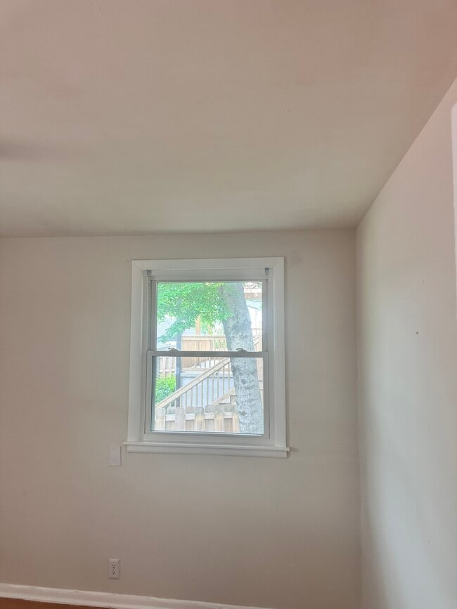 Building Photo - 2715 Morena St