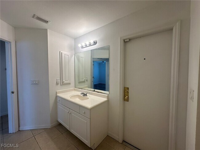 Building Photo - 3929 NW 42nd Ave