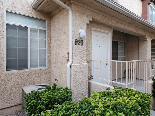 Building Photo - 929 Dusty Creek St