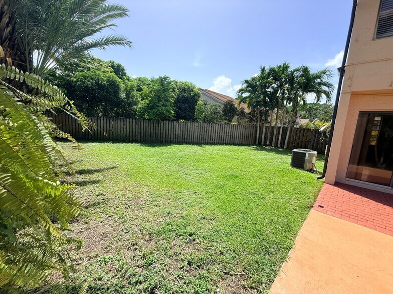 Building Photo - 9645 SW 148th Pl