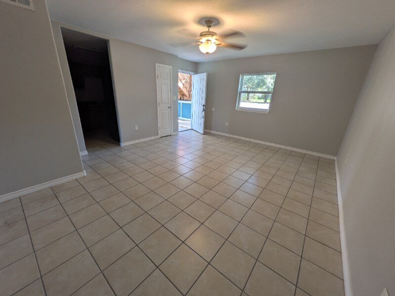 Building Photo - 1609 Dugat Rd