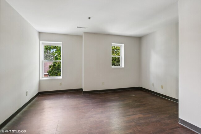 Building Photo - 512 S Chicago Ave