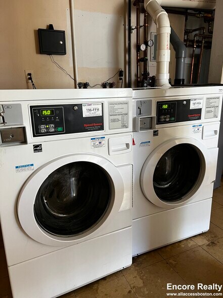 Building Photo - 32 Gordon St