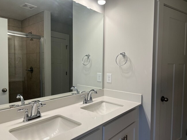 Building Photo - Stunning 3/2 Rental Unit in Prime Simpsonv...