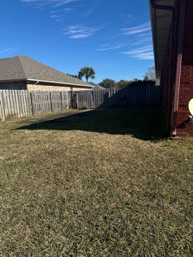 Building Photo - Fabulous Home in Gulf Breeze