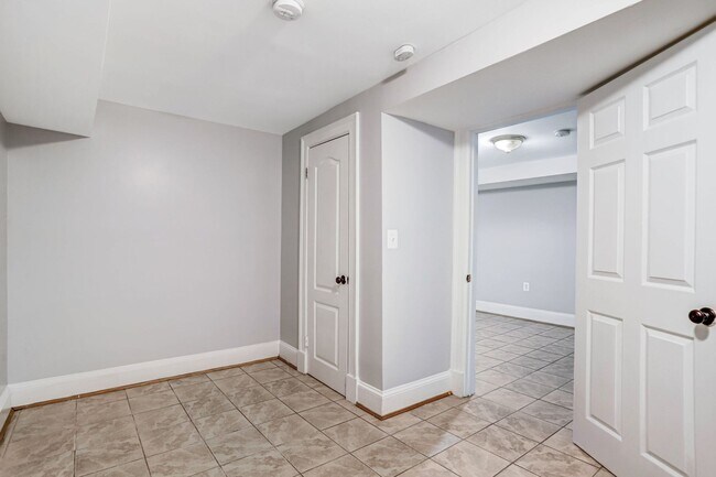 Building Photo - 2BR Basement Apartment | Brightwood