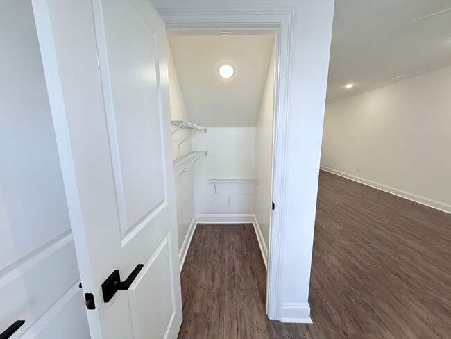 Building Photo - NEW South Grove unit