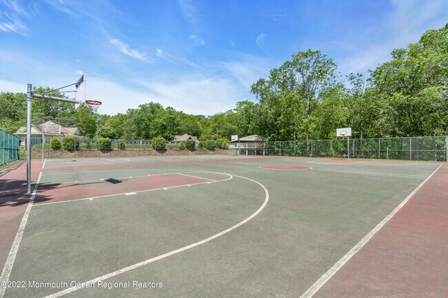 Building Photo - 134 Whispering Oaks Way