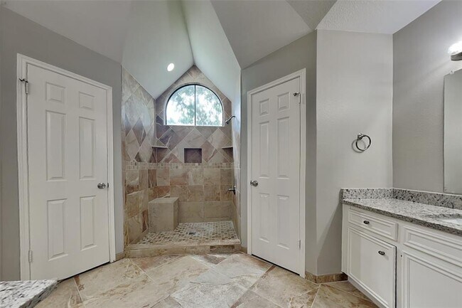 Building Photo - 9903 Jockey Club Dr