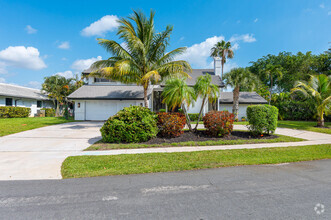 Building Photo - 3138 Lakeview Dr